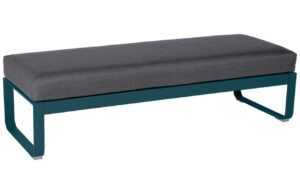 Tmavě šedá čalouněná lavice Fermob Bellevie 148 cm s modrou podnoží