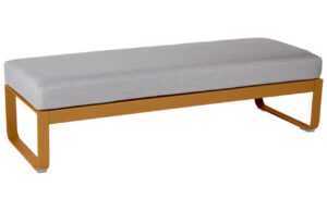 Šedá čalouněná lavice Fermob Bellevie 148 cm s hnědou podnoží