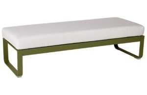 Bílá čalouněná lavice Fermob Bellevie 148 cm se zelenou podnoží - odstín pesto