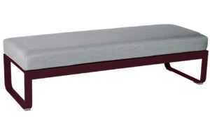Šedá čalouněná lavice Fermob Bellevie 148 cm s třešňově červenou podnoží