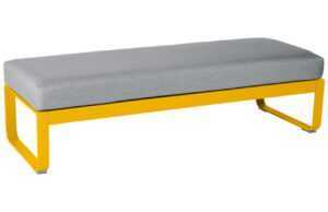 Šedá čalouněná lavice Fermob Bellevie 148 cm se žlutou podnoží