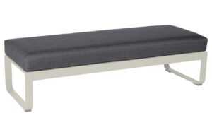 Tmavě šedá čalouněná lavice Fermob Bellevie 148 cm se světle šedou podnoží