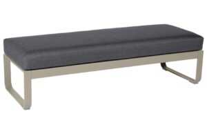 Tmavě šedá čalouněná lavice Fermob Bellevie 148 cm s muškátově šedou podnoží