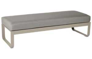 Šedohnědá čalouněná lavice Fermob Bellevie 148 cm s muškátově šedou podnoží