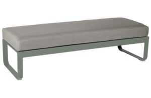 Šedohnědá čalouněná lavice Fermob Bellevie 148 cm s šedozelenou podnoží